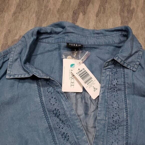 Torrid Top Womens 3 Blue Tennessee Pintuck Long Sleeve Chambray Button Up NWT‎ - Picture 3 of 5
